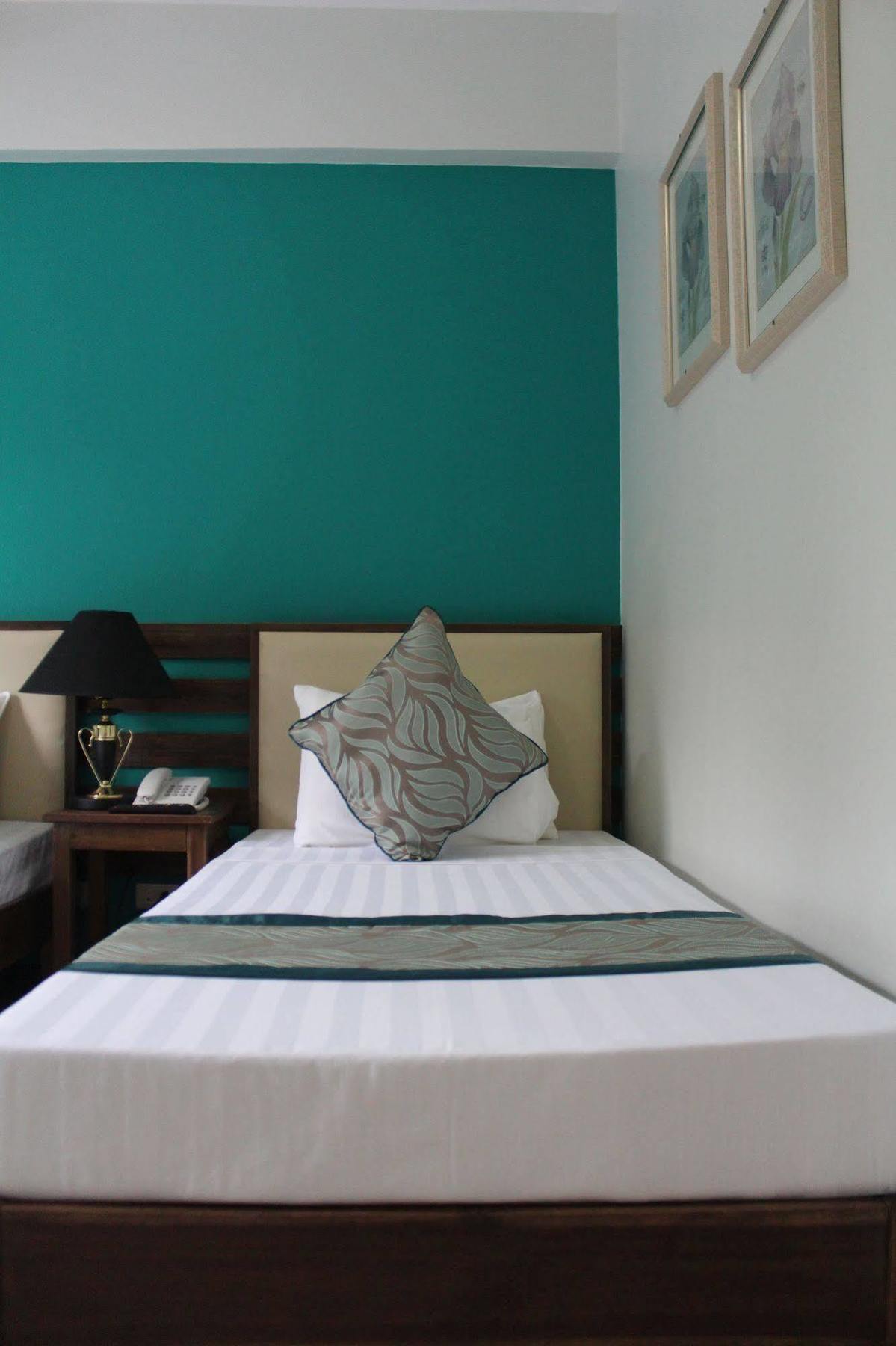 Reddoorz Plus Near Rizal Junction Puerto Princesa Exterior foto